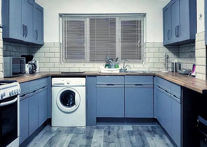 Urban Music Style Townhouse In Swansea City Center