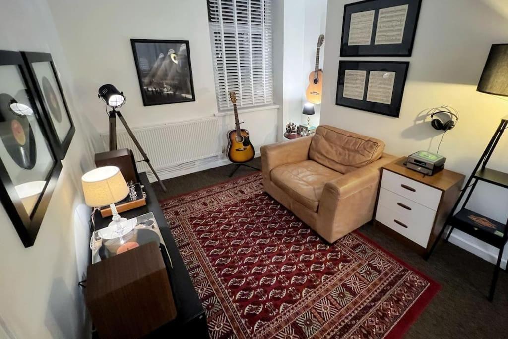 Urban Music Style Townhouse In Center